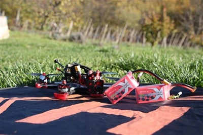 De Gouden Combinatie tussen KV Value & Voltage en FPV drone-accupakketten