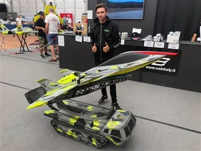 ManiaX teampiloot en merkambassadeur - Dunkan Bossion vertegenwoordigde Mania...